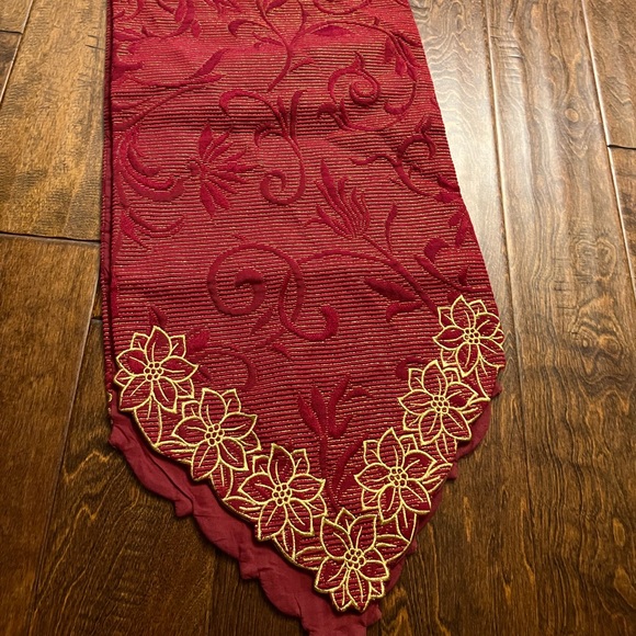 Table runner - Picture 1 of 3